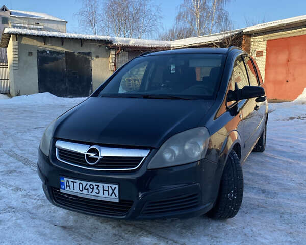 Черный Опель Зафира, объемом двигателя 1.9 л и пробегом 300 тыс. км за 5600 $, фото 1 на Automoto.ua