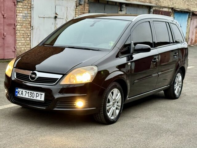 Черный Опель Зафира, объемом двигателя 1.8 л и пробегом 279 тыс. км за 4600 $, фото 1 на Automoto.ua