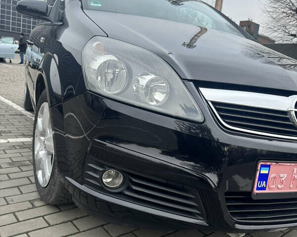 Черный Опель Зафира, объемом двигателя 1.8 л и пробегом 212 тыс. км за 5900 $, фото 1 на Automoto.ua