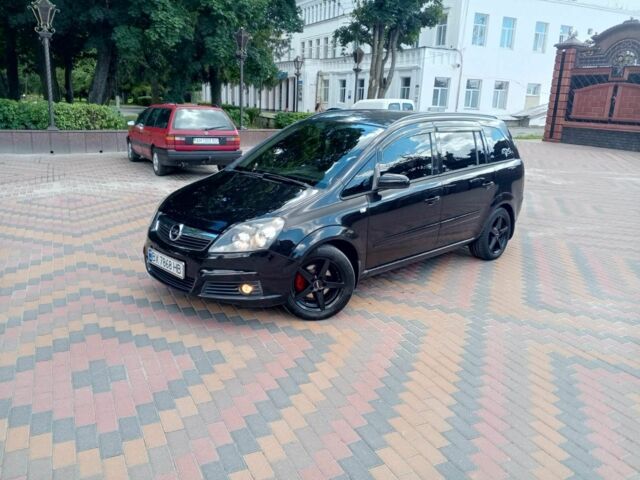 Черный Опель Зафира, объемом двигателя 1.6 л и пробегом 240 тыс. км за 5000 $, фото 1 на Automoto.ua