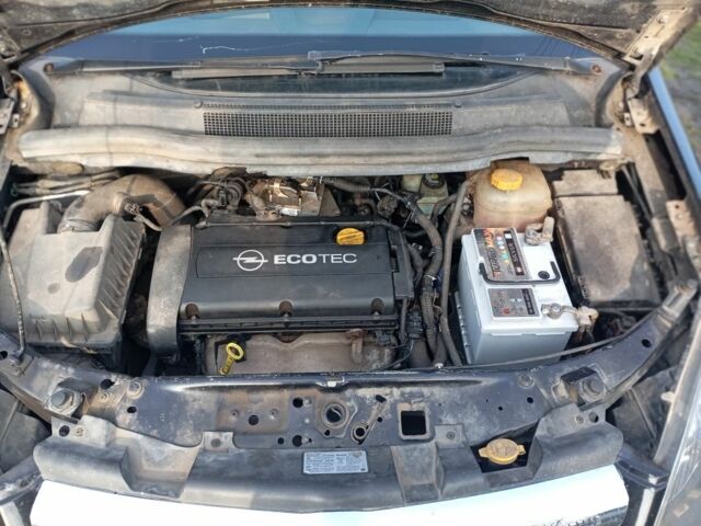 Чорний Опель Зафіра, об'ємом двигуна 1.6 л та пробігом 306 тис. км за 4000 $, фото 1 на Automoto.ua