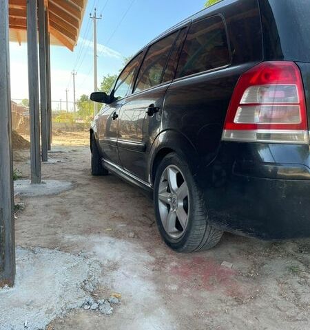 Черный Опель Зафира, объемом двигателя 1.7 л и пробегом 262 тыс. км за 5400 $, фото 1 на Automoto.ua