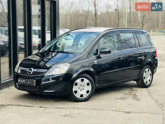 Черный Опель Зафира, объемом двигателя 1.8 л и пробегом 255 тыс. км за 7600 $, фото 1 на Automoto.ua