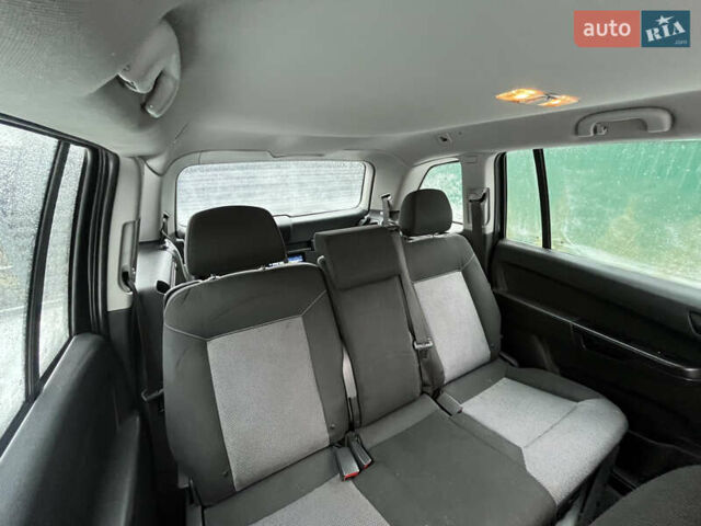 Черный Опель Зафира, объемом двигателя 1.7 л и пробегом 215 тыс. км за 6900 $, фото 1 на Automoto.ua