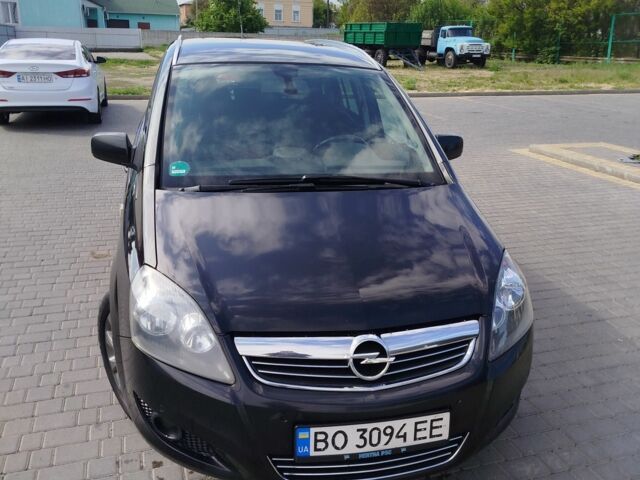 Черный Опель Зафира, объемом двигателя 1.7 л и пробегом 420 тыс. км за 6900 $, фото 1 на Automoto.ua