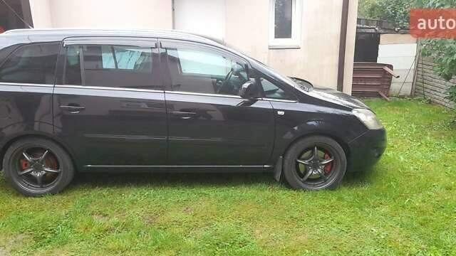 Черный Опель Зафира, объемом двигателя 1.69 л и пробегом 19 тыс. км за 8000 $, фото 1 на Automoto.ua