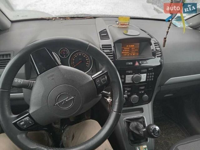Черный Опель Зафира, объемом двигателя 1.7 л и пробегом 278 тыс. км за 7500 $, фото 1 на Automoto.ua