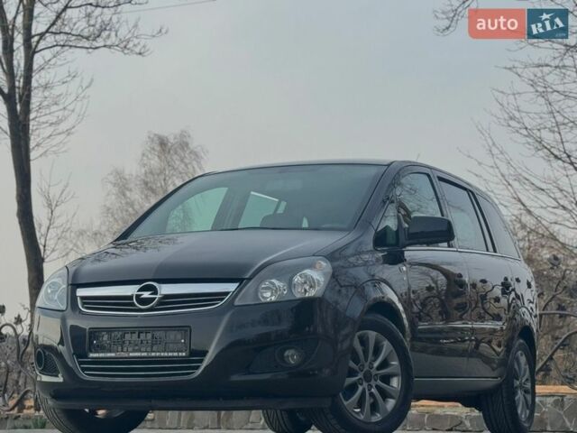 Черный Опель Зафира, объемом двигателя 1.7 л и пробегом 187 тыс. км за 7800 $, фото 1 на Automoto.ua