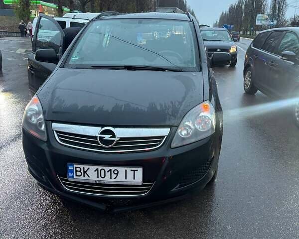 Чорний Опель Зафіра, об'ємом двигуна 1.6 л та пробігом 163 тис. км за 3250 $, фото 1 на Automoto.ua