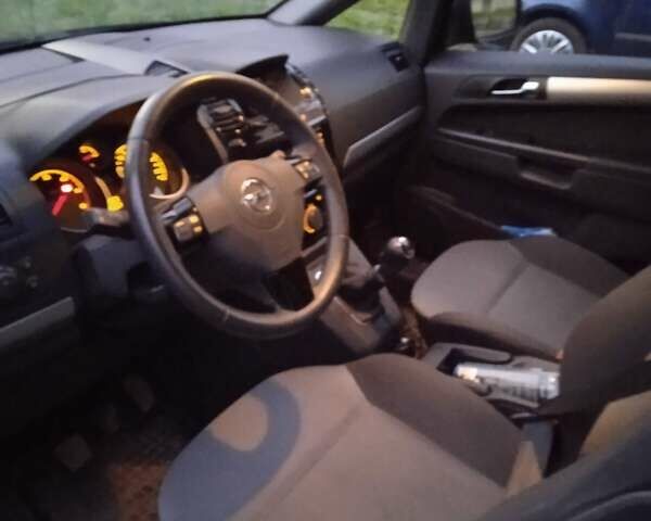 Черный Опель Зафира, объемом двигателя 1.7 л и пробегом 278 тыс. км за 9800 $, фото 1 на Automoto.ua