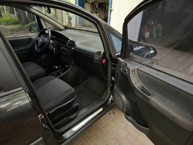 Черный Опель Зафира, объемом двигателя 1.8 л и пробегом 260 тыс. км за 3500 $, фото 1 на Automoto.ua