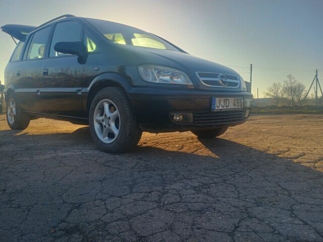 Черный Опель Зафира, объемом двигателя 2 л и пробегом 262 тыс. км за 1950 $, фото 1 на Automoto.ua