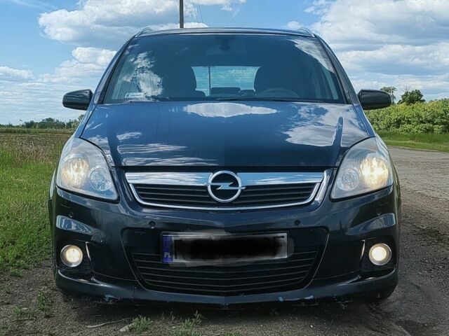 Чорний Опель Зафіра, об'ємом двигуна 1.9 л та пробігом 375 тис. км за 3198 $, фото 1 на Automoto.ua