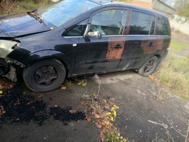 Черный Опель Зафира, объемом двигателя 1.9 л и пробегом 150 тыс. км за 1600 $, фото 1 на Automoto.ua