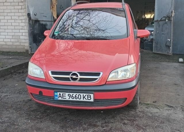Красный Опель Зафира, объемом двигателя 2.2 л и пробегом 300 тыс. км за 2800 $, фото 1 на Automoto.ua
