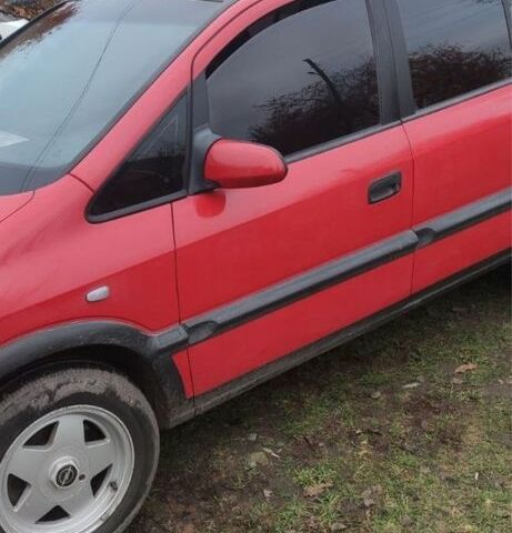 Красный Опель Зафира, объемом двигателя 1.8 л и пробегом 330 тыс. км за 3800 $, фото 1 на Automoto.ua