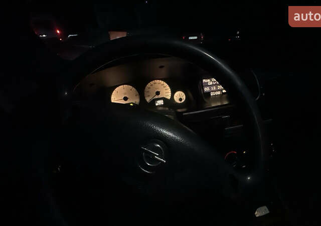 Червоний Опель Зафіра, об'ємом двигуна 2.17 л та пробігом 351 тис. км за 2800 $, фото 1 на Automoto.ua