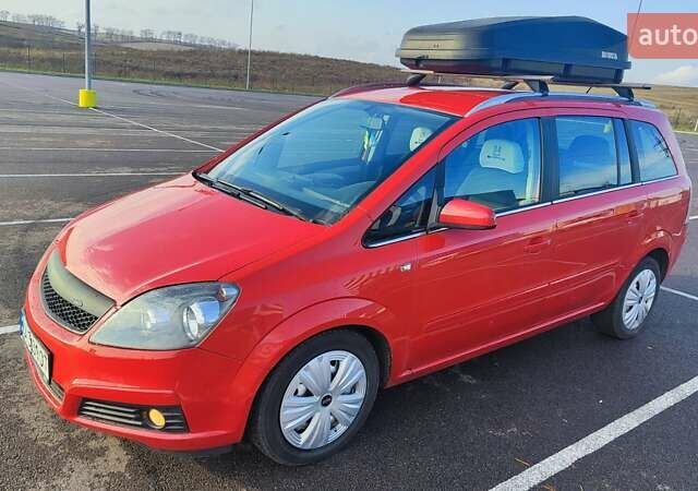 Красный Опель Зафира, объемом двигателя 1.9 л и пробегом 375 тыс. км за 4900 $, фото 1 на Automoto.ua