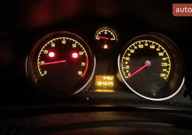 Красный Опель Зафира, объемом двигателя 1.6 л и пробегом 184 тыс. км за 6000 $, фото 1 на Automoto.ua