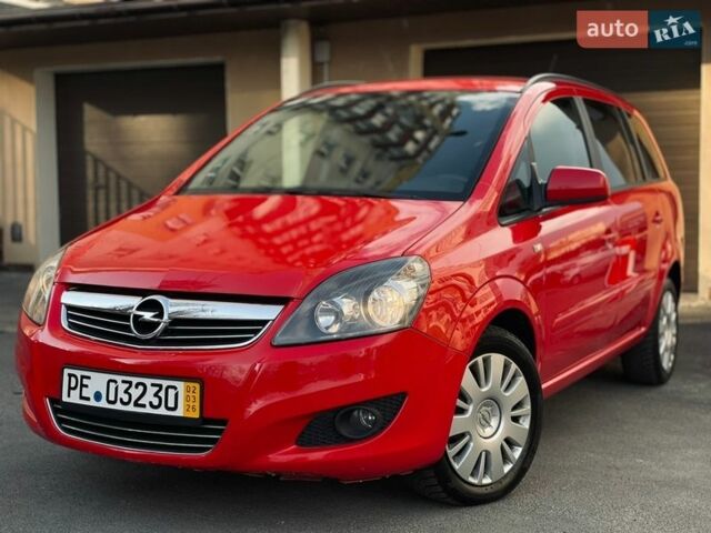 Красный Опель Зафира, объемом двигателя 1.6 л и пробегом 315 тыс. км за 6999 $, фото 1 на Automoto.ua