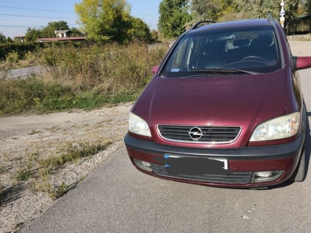 Красный Опель Зафира, объемом двигателя 2.2 л и пробегом 220 тыс. км за 2000 $, фото 1 на Automoto.ua