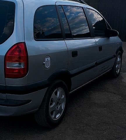 Опель Зафира, объемом двигателя 2 л и пробегом 0 тыс. км за 3200 $, фото 1 на Automoto.ua