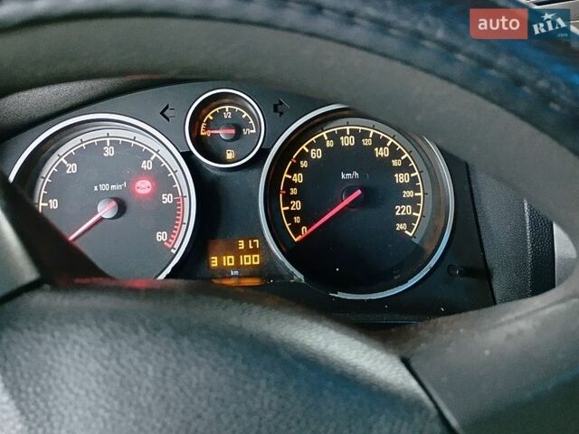 Опель Зафира, объемом двигателя 1.9 л и пробегом 310 тыс. км за 5000 $, фото 1 на Automoto.ua