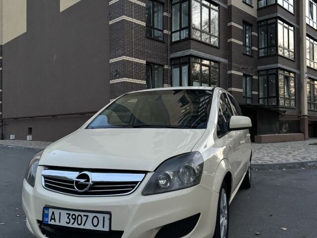 Желтый Опель Зафира, объемом двигателя 1.9 л и пробегом 290 тыс. км за 5800 $, фото 1 на Automoto.ua