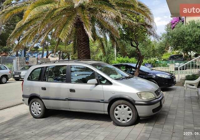 Серый Опель Зафира, объемом двигателя 1.8 л и пробегом 424 тыс. км за 3200 $, фото 1 на Automoto.ua