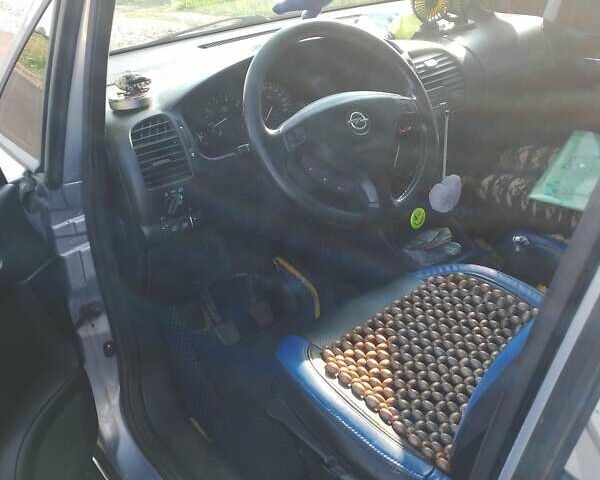 Серый Опель Зафира, объемом двигателя 1.6 л и пробегом 227 тыс. км за 4800 $, фото 1 на Automoto.ua