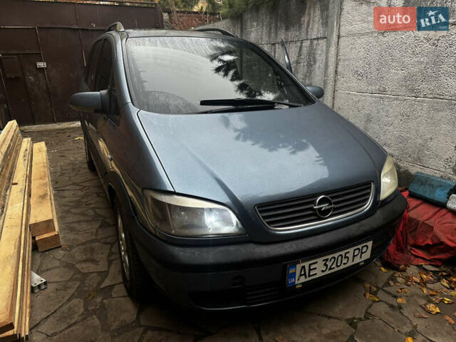 Серый Опель Зафира, объемом двигателя 2 л и пробегом 320 тыс. км за 4250 $, фото 1 на Automoto.ua