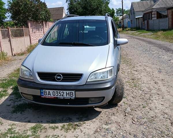 Серый Опель Зафира, объемом двигателя 1.6 л и пробегом 272 тыс. км за 4200 $, фото 1 на Automoto.ua