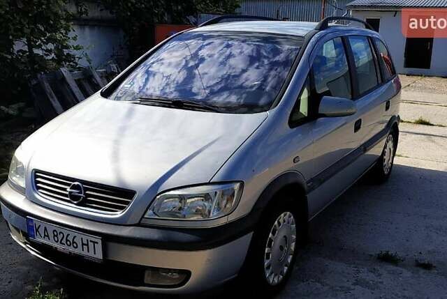 Серый Опель Зафира, объемом двигателя 1.8 л и пробегом 200 тыс. км за 4900 $, фото 1 на Automoto.ua