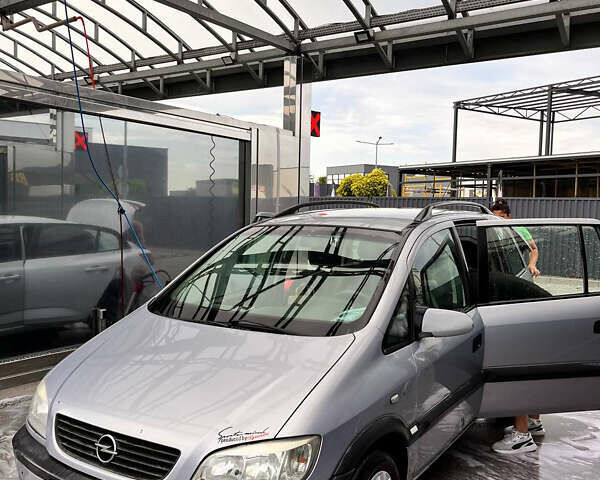 Серый Опель Зафира, объемом двигателя 1.6 л и пробегом 370 тыс. км за 3300 $, фото 1 на Automoto.ua