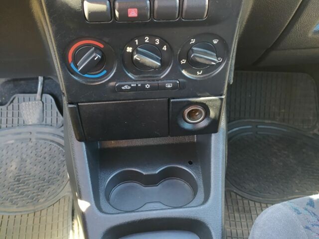 Сірий Опель Зафіра, об'ємом двигуна 2 л та пробігом 330 тис. км за 3000 $, фото 1 на Automoto.ua