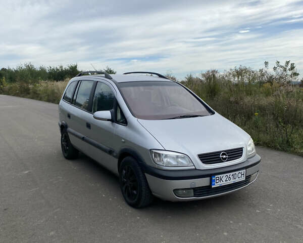 Серый Опель Зафира, объемом двигателя 2 л и пробегом 380 тыс. км за 2999 $, фото 1 на Automoto.ua