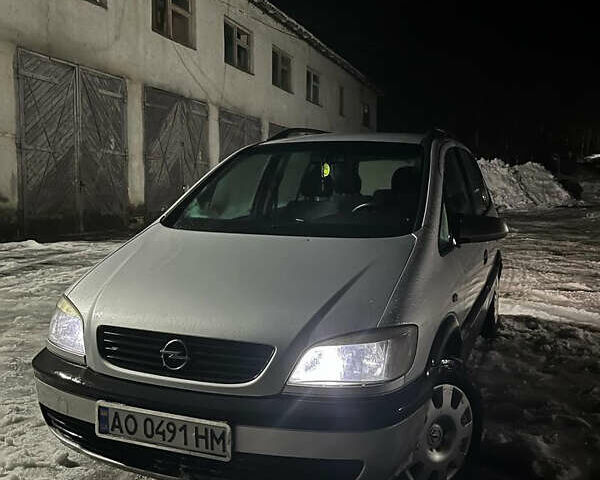 Серый Опель Зафира, объемом двигателя 1.8 л и пробегом 320 тыс. км за 3500 $, фото 1 на Automoto.ua