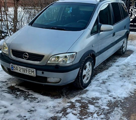 Серый Опель Зафира, объемом двигателя 2 л и пробегом 453 тыс. км за 3800 $, фото 1 на Automoto.ua