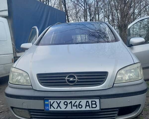Серый Опель Зафира, объемом двигателя 2 л и пробегом 331 тыс. км за 2450 $, фото 1 на Automoto.ua
