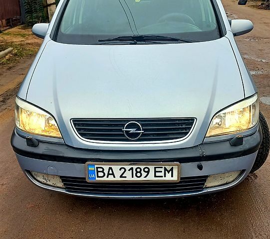 Серый Опель Зафира, объемом двигателя 2 л и пробегом 368 тыс. км за 3500 $, фото 1 на Automoto.ua