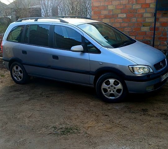 Серый Опель Зафира, объемом двигателя 2 л и пробегом 453 тыс. км за 3500 $, фото 1 на Automoto.ua