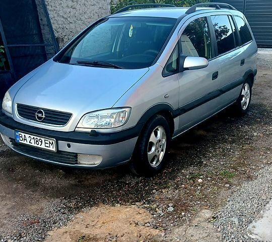 Серый Опель Зафира, объемом двигателя 2 л и пробегом 456 тыс. км за 4500 $, фото 1 на Automoto.ua