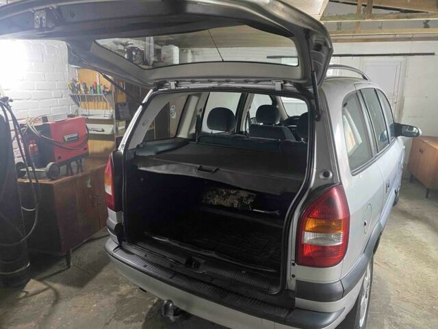 Сірий Опель Зафіра, об'ємом двигуна 2 л та пробігом 350 тис. км за 3400 $, фото 1 на Automoto.ua