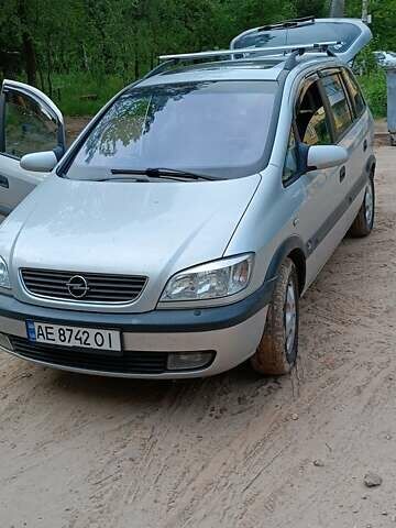 Серый Опель Зафира, объемом двигателя 0 л и пробегом 275 тыс. км за 4100 $, фото 1 на Automoto.ua