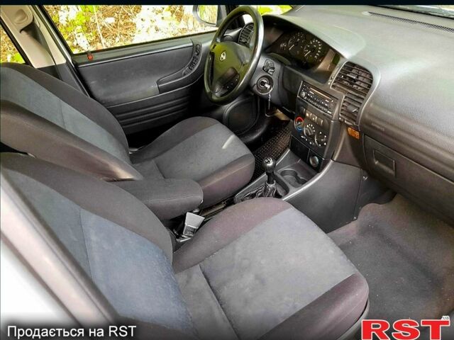 Серый Опель Зафира, объемом двигателя 2 л и пробегом 283 тыс. км за 4500 $, фото 1 на Automoto.ua