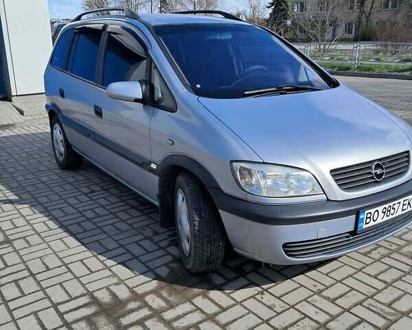 Серый Опель Зафира, объемом двигателя 1.6 л и пробегом 228 тыс. км за 3799 $, фото 1 на Automoto.ua