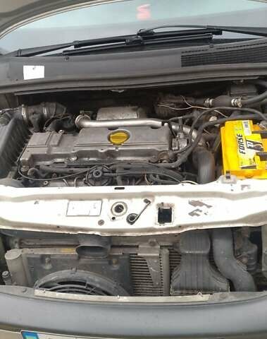 Серый Опель Зафира, объемом двигателя 2 л и пробегом 327 тыс. км за 3200 $, фото 1 на Automoto.ua