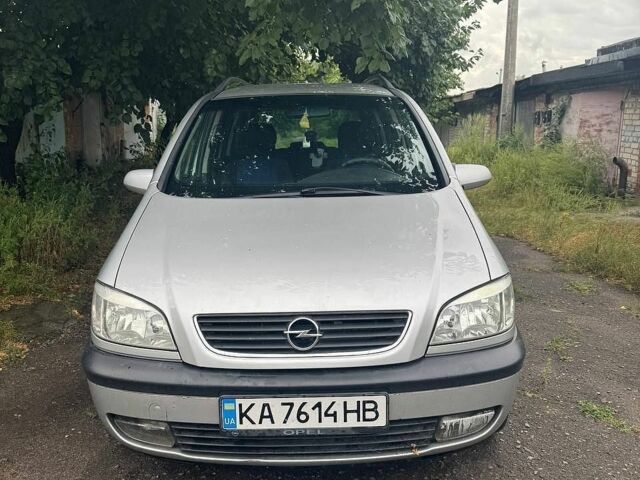 Серый Опель Зафира, объемом двигателя 2.2 л и пробегом 278 тыс. км за 3300 $, фото 1 на Automoto.ua