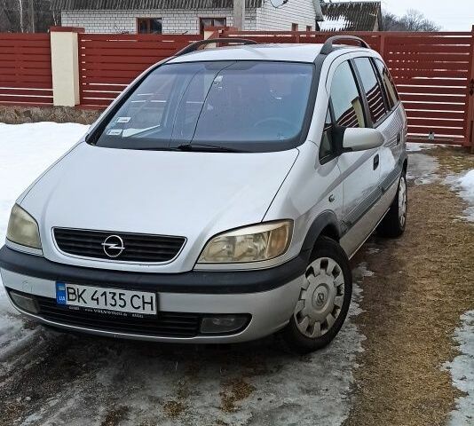 Серый Опель Зафира, объемом двигателя 2 л и пробегом 376 тыс. км за 3500 $, фото 1 на Automoto.ua