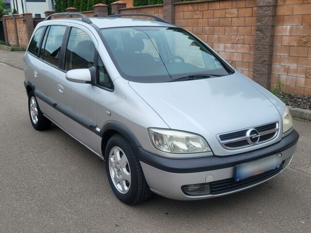 Серый Опель Зафира, объемом двигателя 2 л и пробегом 300 тыс. км за 2500 $, фото 1 на Automoto.ua